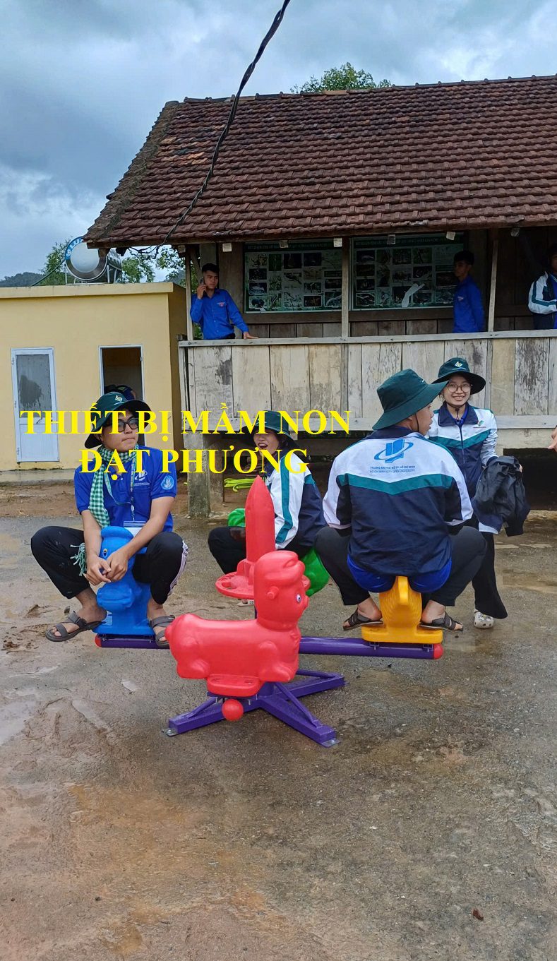 du-quay-4-con-giong-mam-non-vui-choi-tre-em-hang-nhau-khau-chac-chan-an-toan du quay tre em ngoai troi 4 con giong zkc 250-52
